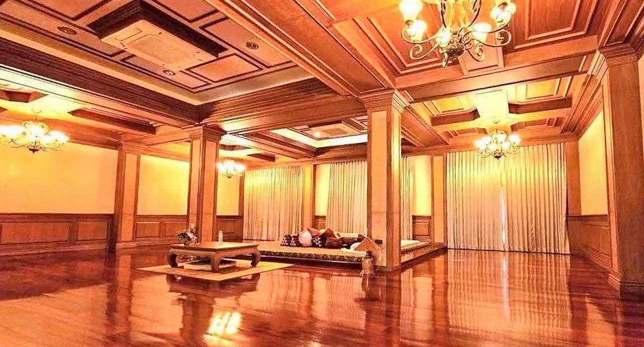 For sale 5 bedrooms house in Si Racha, Chonburi