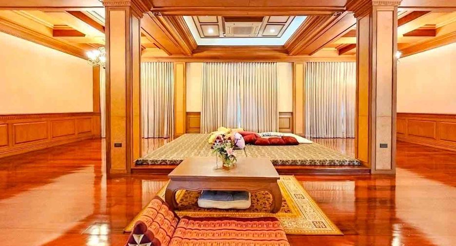 For sale 5 bedrooms house in Si Racha, Chonburi