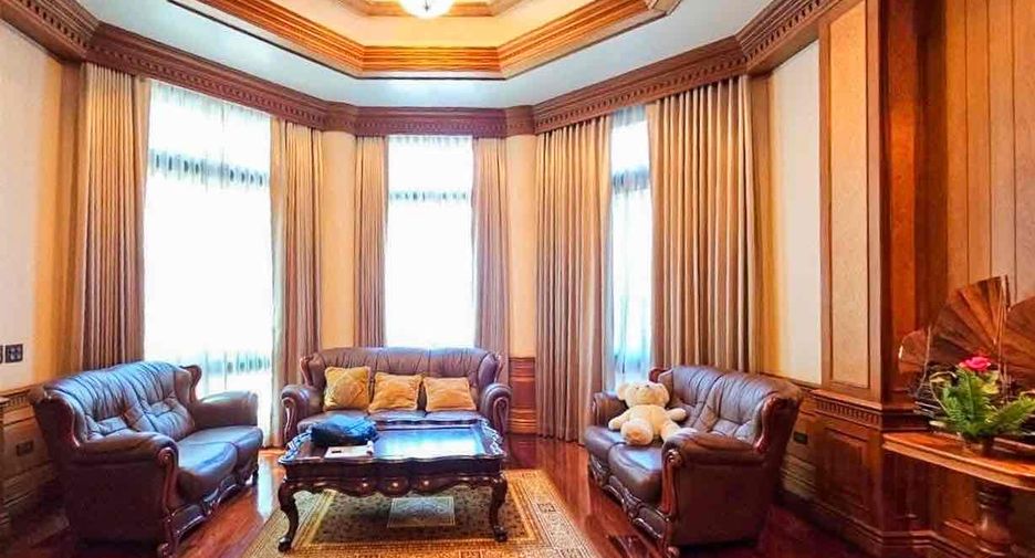 For sale 5 bedrooms house in Si Racha, Chonburi