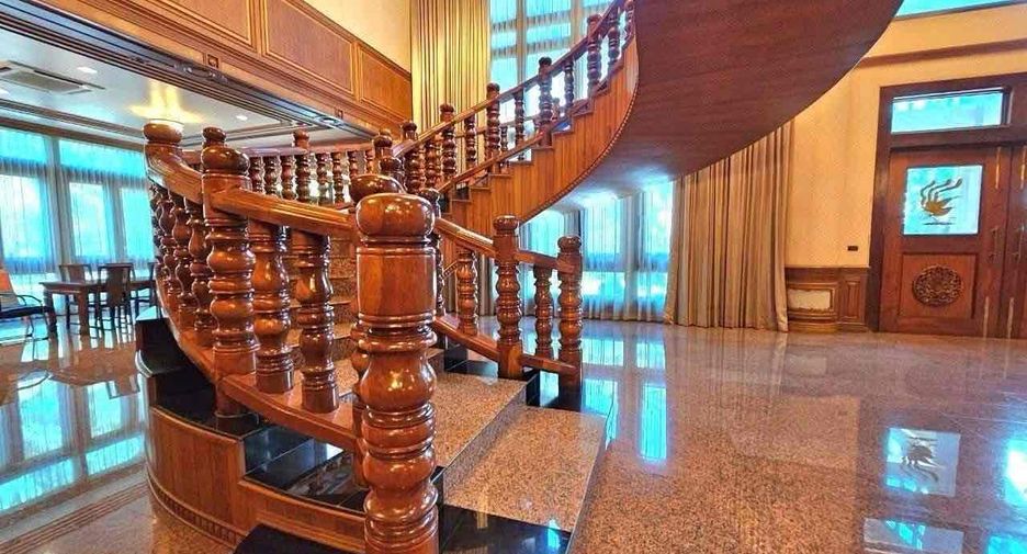 For sale 5 bedrooms house in Si Racha, Chonburi