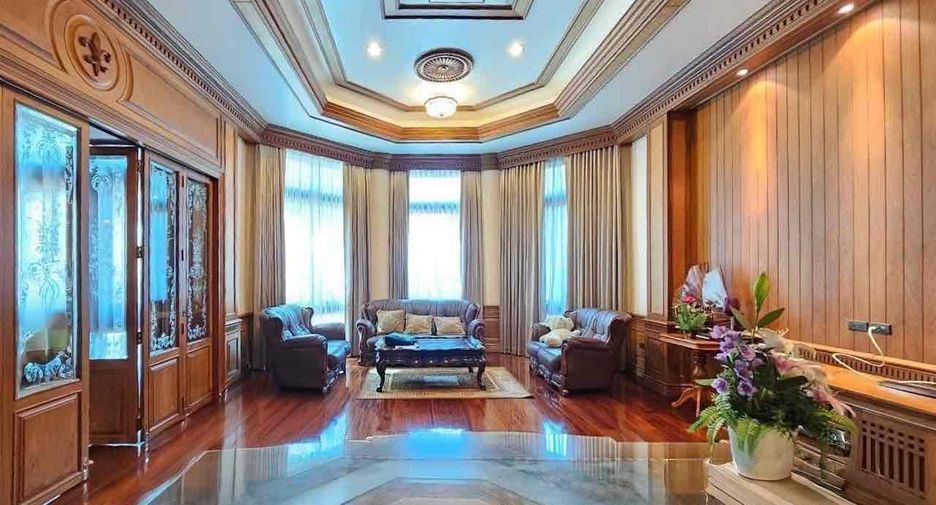 For sale 5 bedrooms house in Si Racha, Chonburi