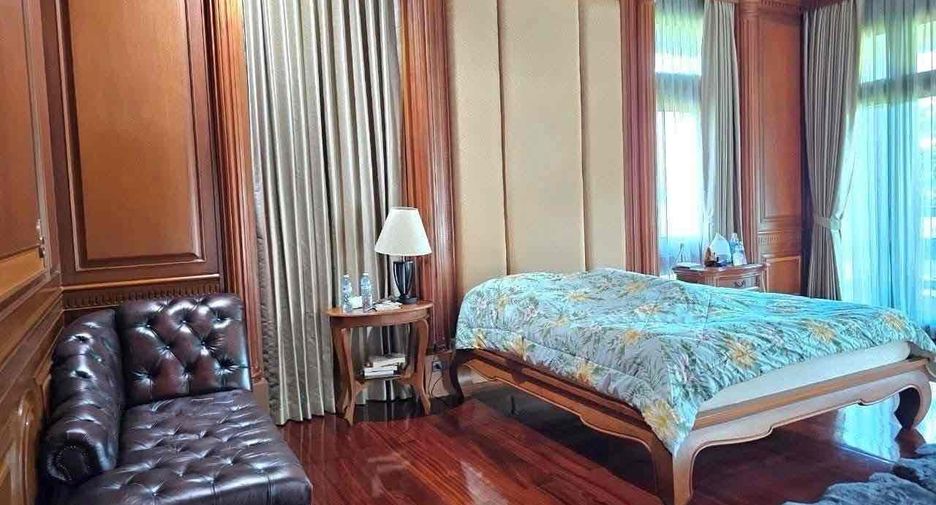 For sale 5 bedrooms house in Si Racha, Chonburi