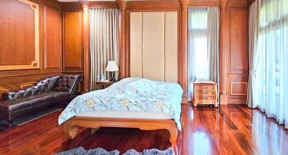 For sale 5 bedrooms house in Si Racha, Chonburi