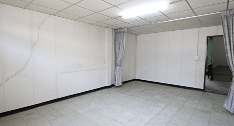 Gewerbefläche zur Miete mit 3 Zimmer in Mueang Samut Prakan, Samut Prakan