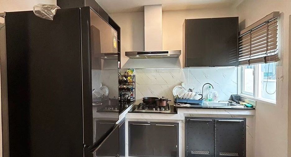 Casa en alquiler de 4 habitaciones en Thung Khru, Bangkok