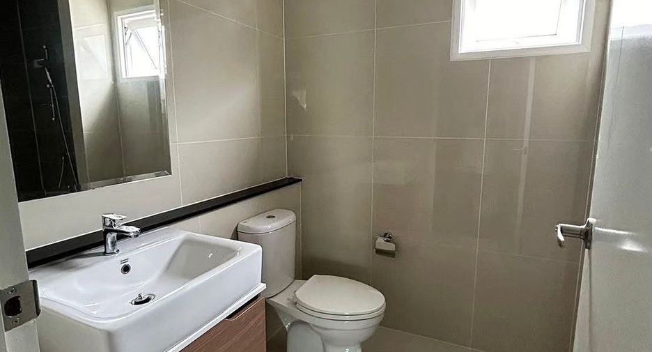 Casa en alquiler de 4 habitaciones en Thung Khru, Bangkok