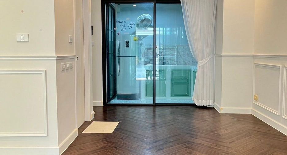 Casa adosada en alquiler y en venta de 2 habitaciones en Bang Phli, Samut Prakan
