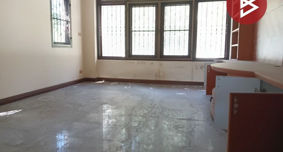 For sale 9 bedrooms house in Mueang Samut Prakan, Samut Prakan