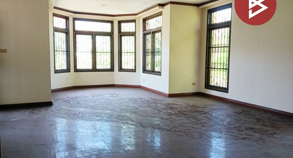 For sale 9 bedrooms house in Mueang Samut Prakan, Samut Prakan