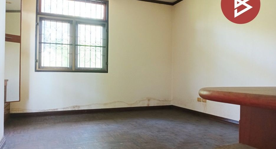 For sale 9 bedrooms house in Mueang Samut Prakan, Samut Prakan