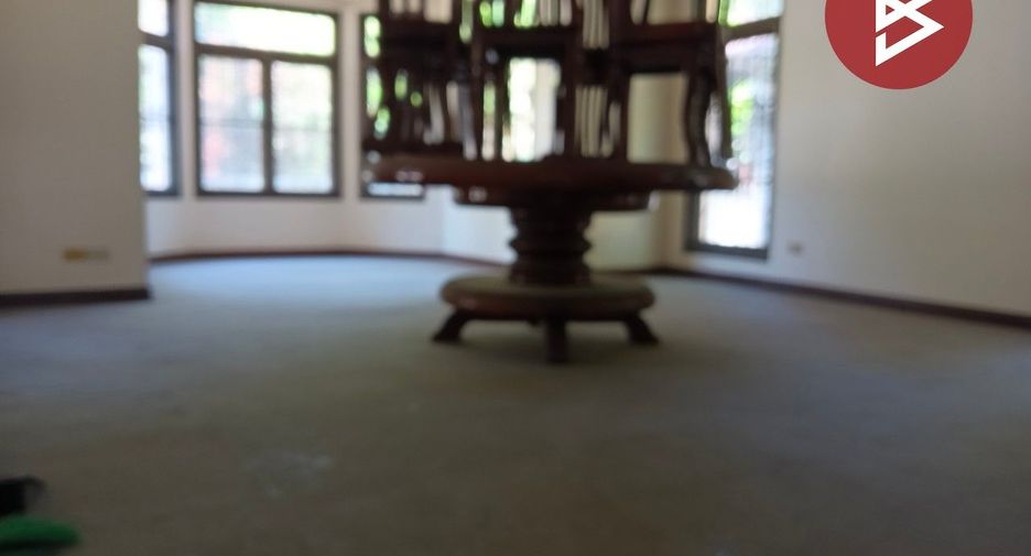 For sale 9 bedrooms house in Mueang Samut Prakan, Samut Prakan