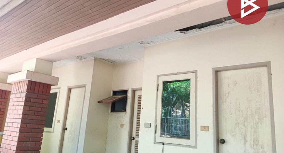 For sale 9 bedrooms house in Mueang Samut Prakan, Samut Prakan