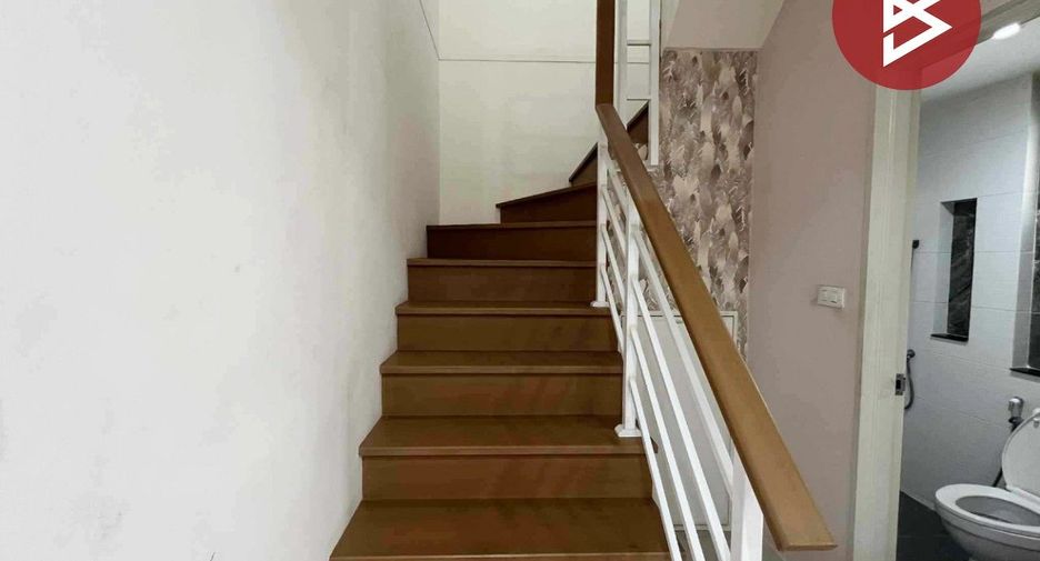 Casa adosada en venta de 4 habitaciones en Khlong Luang, Pathum Thani