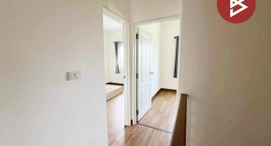 Casa adosada en venta de 4 habitaciones en Khlong Luang, Pathum Thani