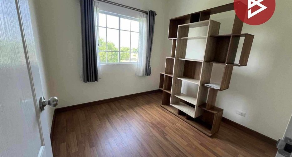 Casa adosada en venta de 4 habitaciones en Khlong Luang, Pathum Thani