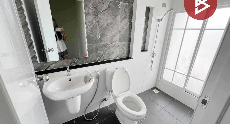 Casa adosada en venta de 4 habitaciones en Khlong Luang, Pathum Thani