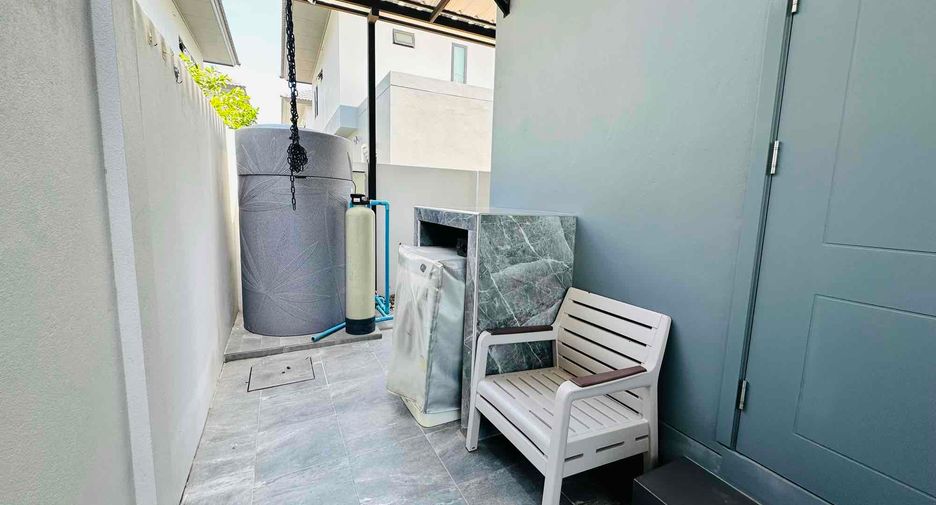 For rent and for sale 4 bedrooms house in East Pattaya, Pattaya