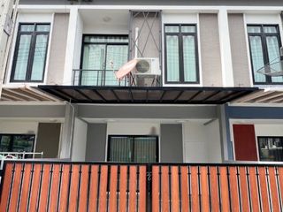 出售 2 卧室 联排别墅 在 Si Racha, Chon Buri