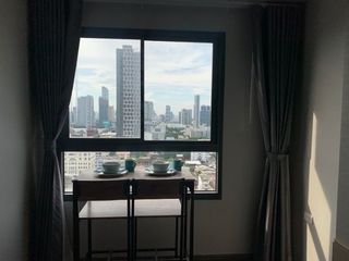 Condo en alquiler de 1 habitaciones en Phra Khanong, Bangkok