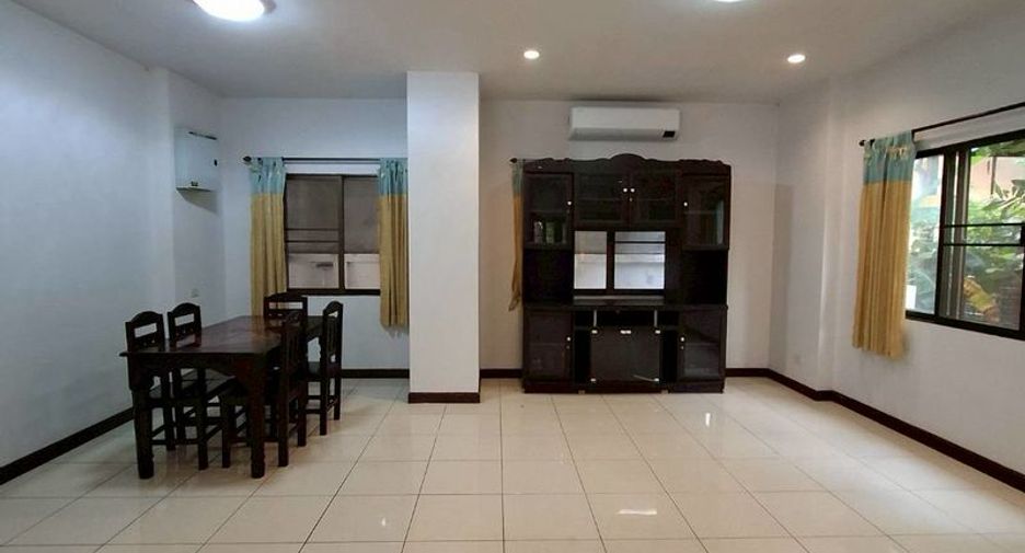For rent 3 bedrooms house in Mueang Chiang Mai, Chiang Mai