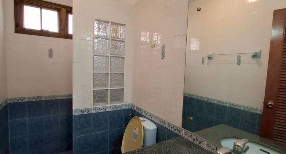 For rent 3 bedrooms house in Mueang Chiang Mai, Chiang Mai