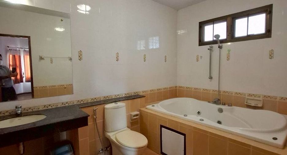 For rent 3 bedrooms house in Mueang Chiang Mai, Chiang Mai