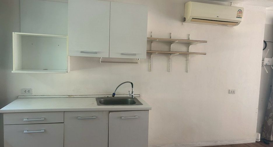 For rent 2 bedrooms townhouse in Mueang Chiang Mai, Chiang Mai