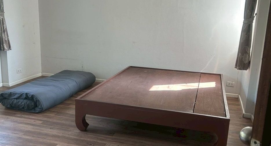 For rent 2 bedrooms townhouse in Mueang Chiang Mai, Chiang Mai