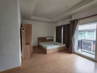 Casa adosada en alquiler de 3 habitaciones en Si Racha, Chonburi