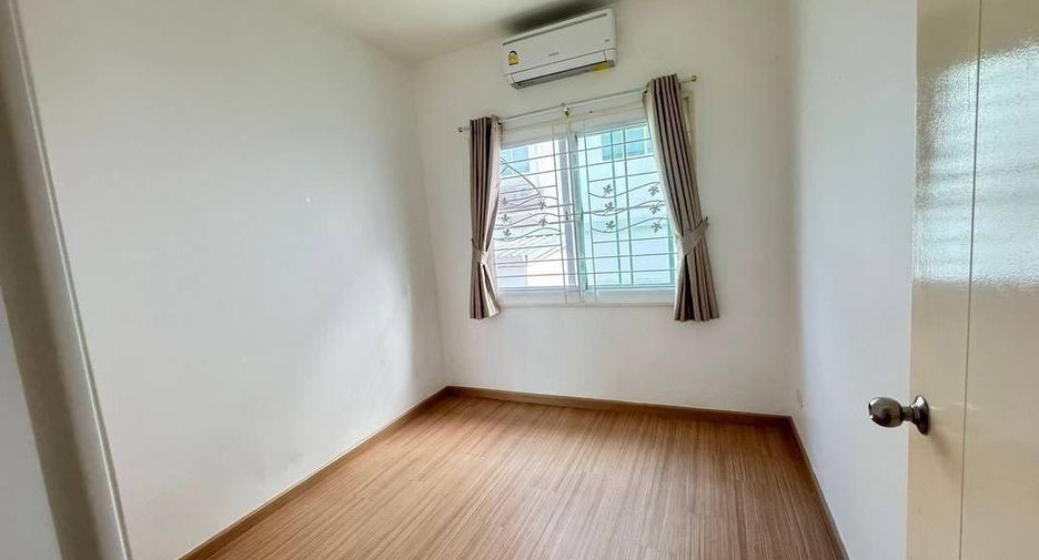 For rent 3 bedrooms townhouse in Si Racha, Chonburi