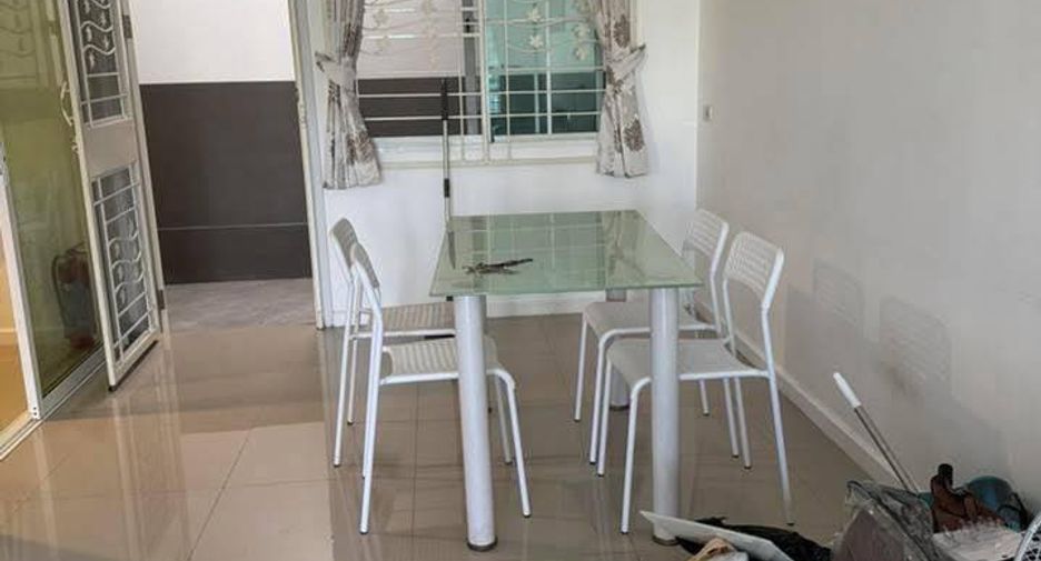 For rent 3 bedrooms townhouse in Si Racha, Chonburi