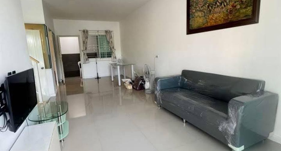 For rent 3 bedrooms townhouse in Si Racha, Chonburi