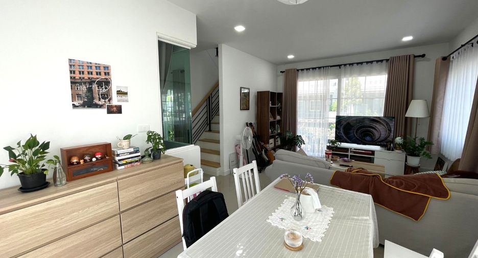 For sale 4 bedrooms house in Mueang Samut Prakan, Samut Prakan