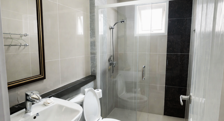 For sale 4 bedrooms house in Mueang Samut Prakan, Samut Prakan