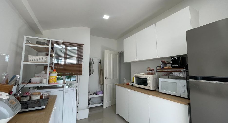 For sale 4 bedrooms house in Mueang Samut Prakan, Samut Prakan