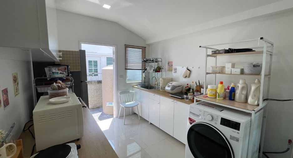 For sale 4 bedrooms house in Mueang Samut Prakan, Samut Prakan