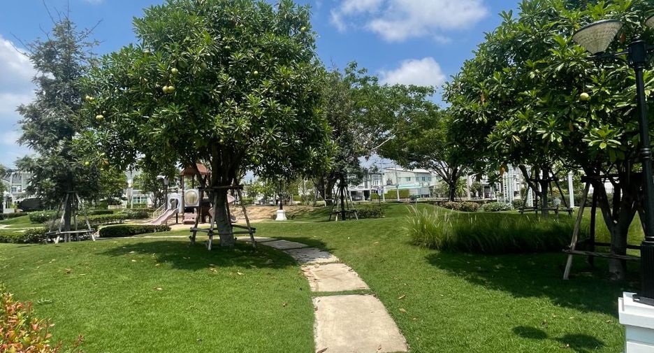 For sale 4 bedrooms house in Mueang Samut Prakan, Samut Prakan