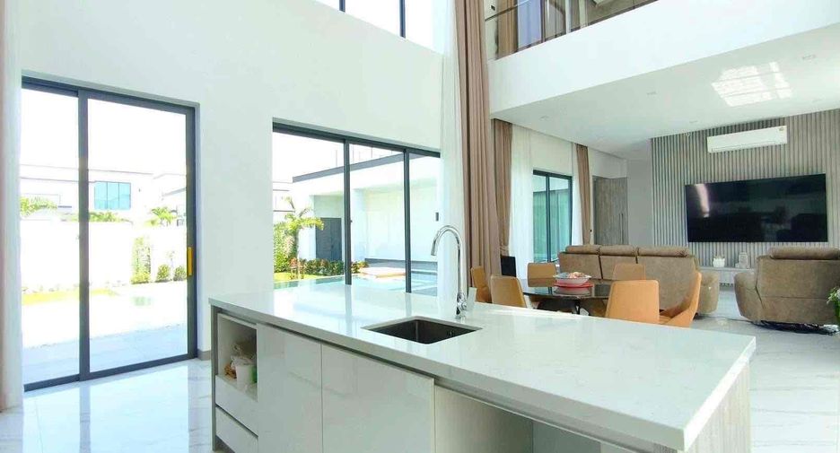 Villa en alquiler de 5 habitaciones en Bang Lamung, Chonburi