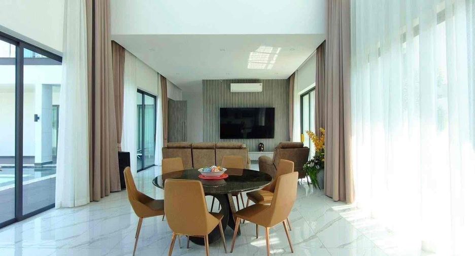 Villa en alquiler de 5 habitaciones en Bang Lamung, Chonburi