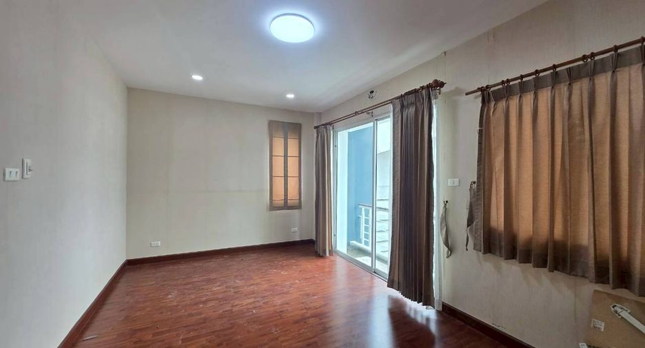 For sale 3 bedrooms townhouse in Pak Kret, Nonthaburi
