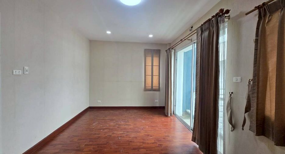 For sale 3 bedrooms townhouse in Pak Kret, Nonthaburi
