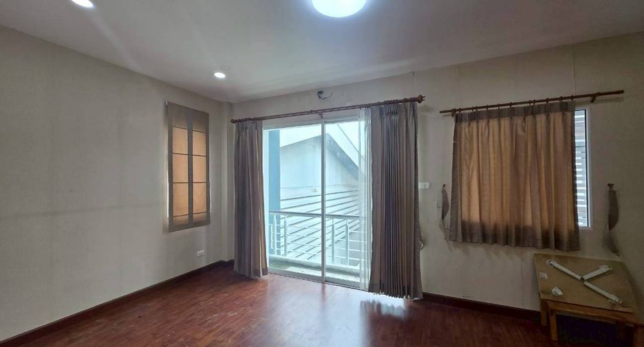 For sale 3 bedrooms townhouse in Pak Kret, Nonthaburi