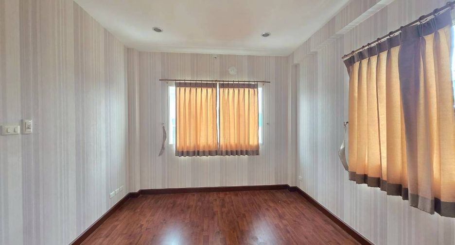 For sale 3 bedrooms townhouse in Pak Kret, Nonthaburi