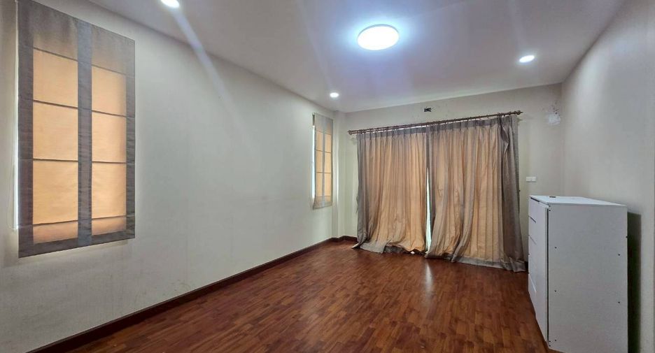 For sale 3 bedrooms townhouse in Pak Kret, Nonthaburi