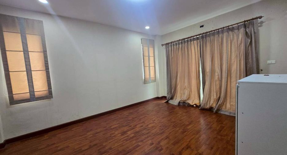 For sale 3 bedrooms townhouse in Pak Kret, Nonthaburi