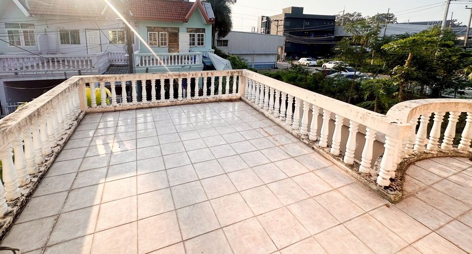 For sale 3 bedrooms townhouse in Si Racha, Chonburi