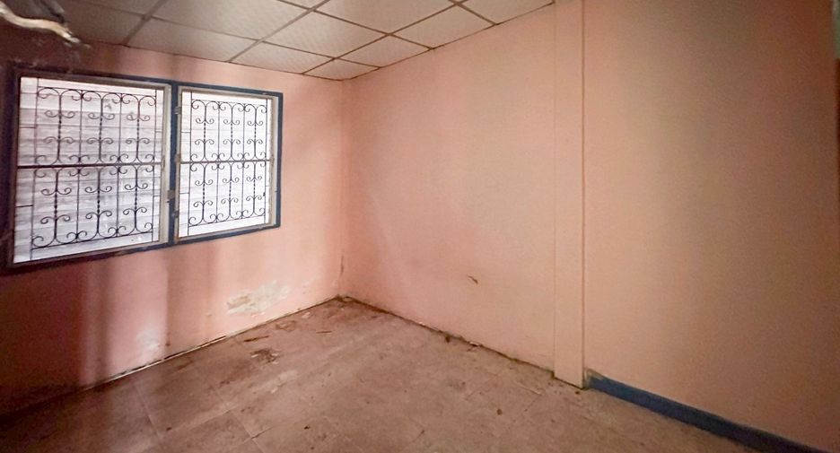 For sale 3 bedrooms townhouse in Si Racha, Chonburi