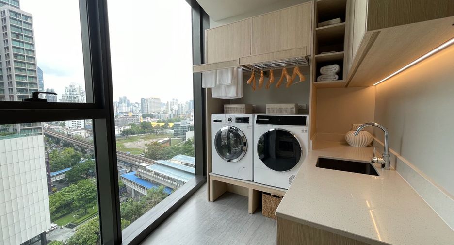 For sale 4 bedrooms condo in Khlong Toei, Bangkok