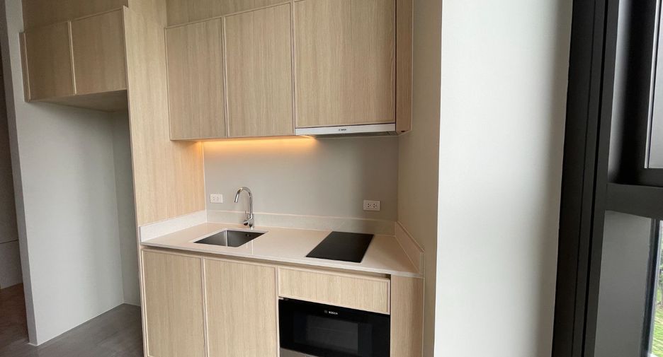 For sale 4 bedrooms condo in Khlong Toei, Bangkok
