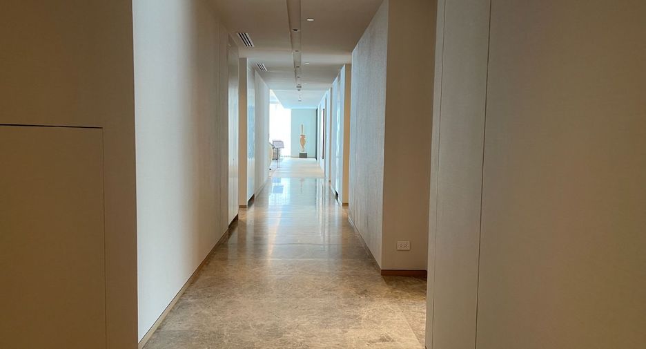 For sale 4 bedrooms condo in Khlong Toei, Bangkok